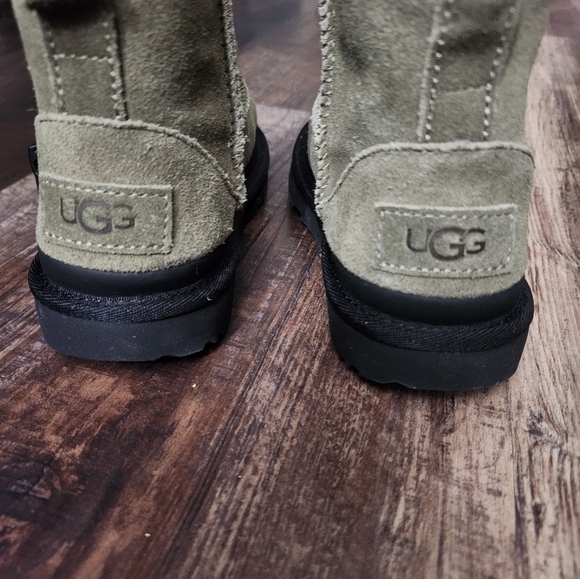 Ugg boots toddler - Picture 2 of 3